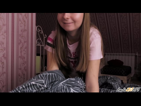 ❤️ Bidh Blondie a’ tarraing a BFF gu domhainn agus a’ faighinn cum na beul Bhidio fucking  aig gd.niceporn-tv.ru ❌️❤