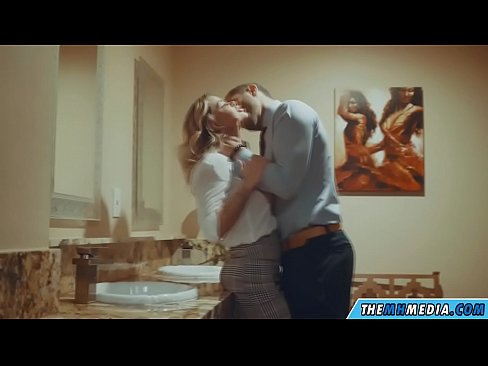 ❤️ Nuair a bhios fionn mòr gad mhealladh ann an seòmar fois poblach Bhidio fucking  aig gd.niceporn-tv.ru ❌️❤